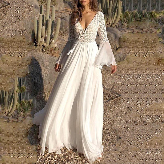 Vestido largo con mangas acampanadas cuello en V y elegantes detalles calados