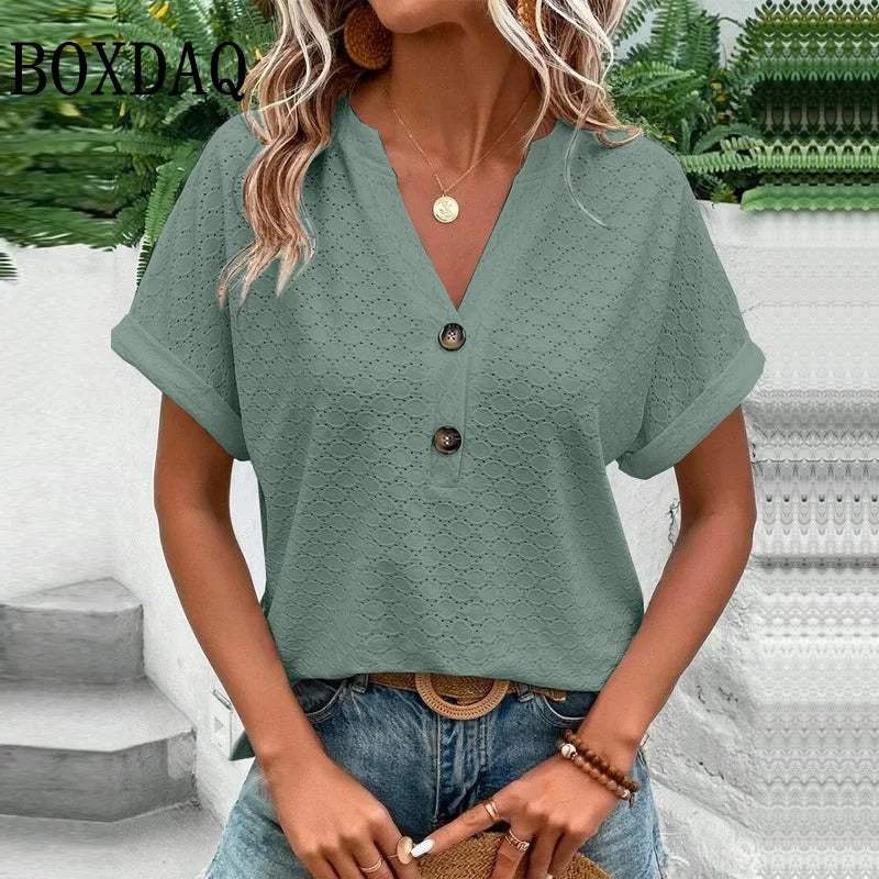 Blusa de mujer con cuello en V y botones