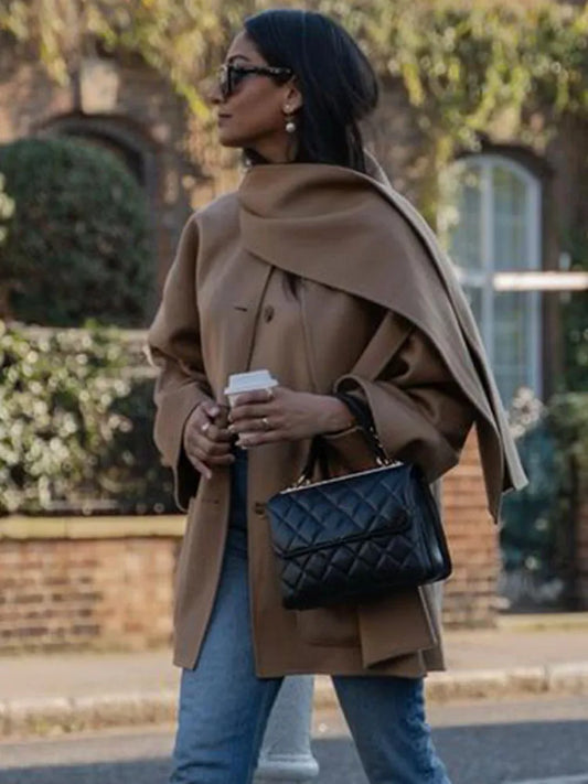 Abrigo de invierno con bufanda para mujer