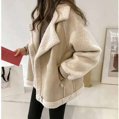 Acogedora y lujosa chaqueta de sherpa beige para mujeres de talla grande