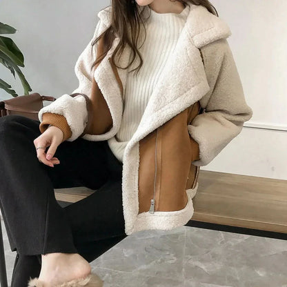 Acogedora y lujosa chaqueta de sherpa beige para mujeres de talla grande