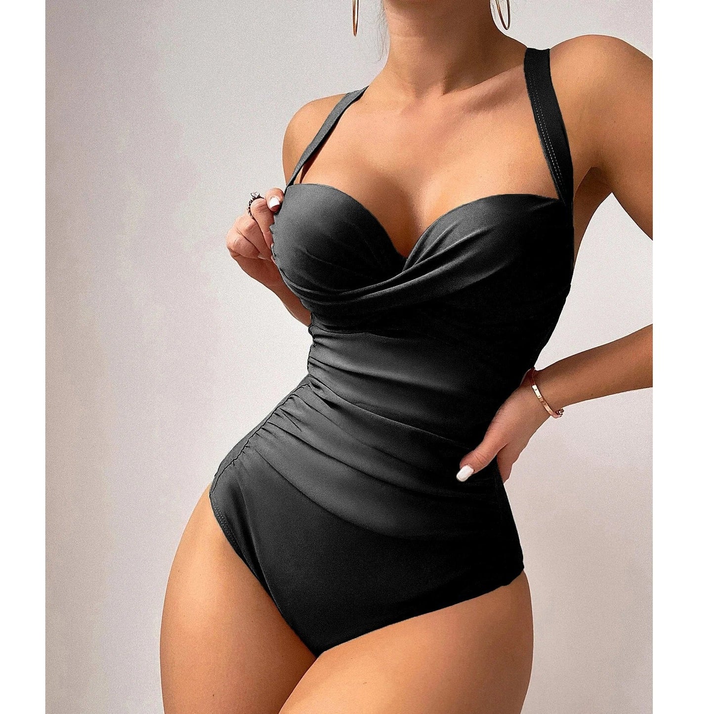 bikini de ����n pieza con frente torcido