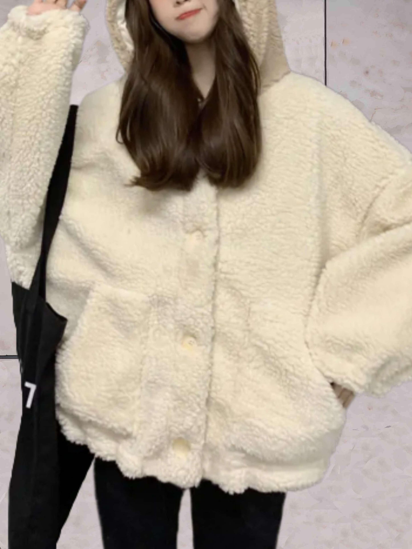 Chaqueta de mujer con capucha y cierre de botones