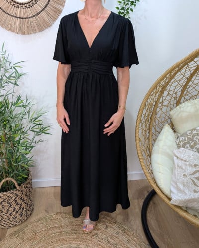 Elegante vestido largo con mangas cortas estilo capa