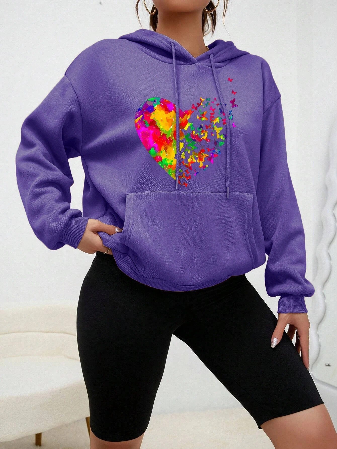 Sudadera con capucha y estampado de corazones de mariposas de colores Calypso