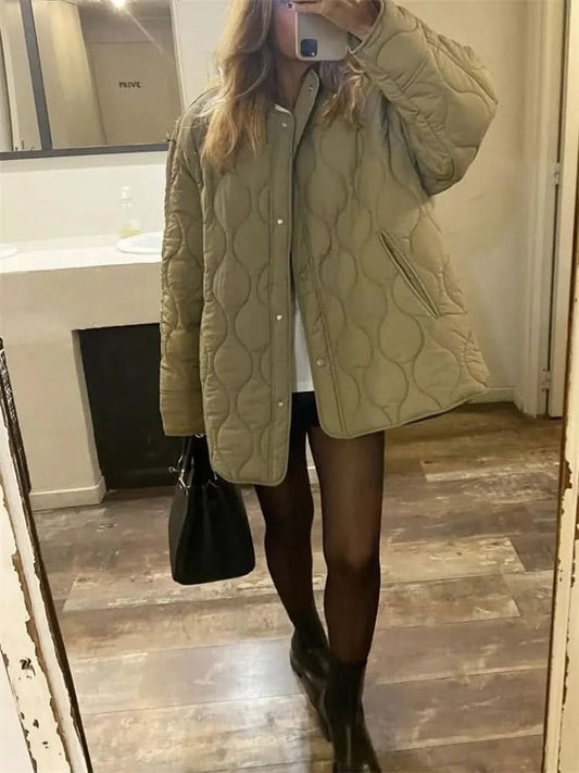 Prendas de abrigo modernas, acogedoras y cálidas para mujer