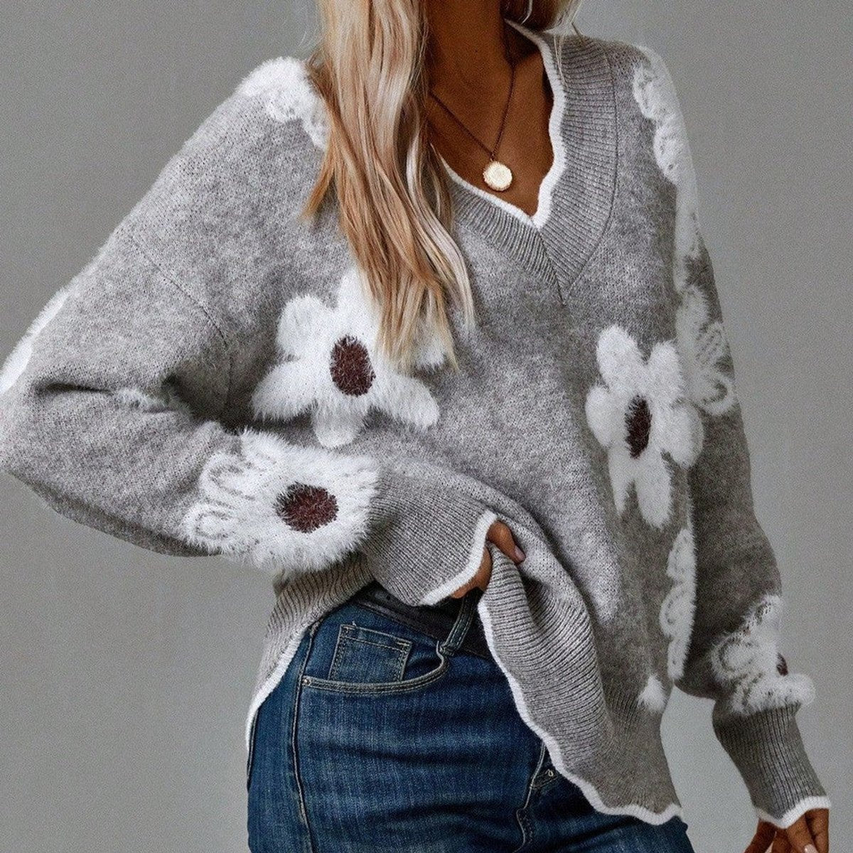 Damski Sweter w Kwiaty z Dekoltem w Serek